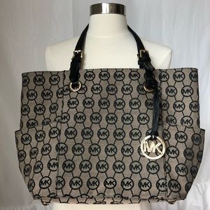 Michael Kors Monogram Bag in black and cream